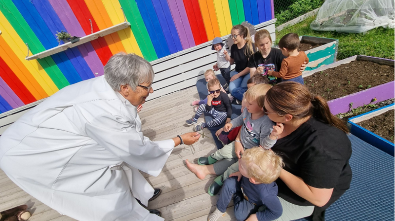 Biskop Solveig besøker barnehagen