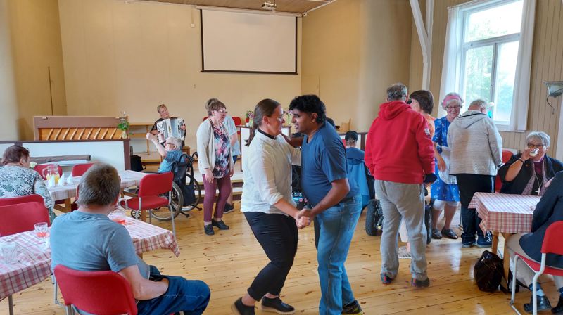 Pølsefest med biskopen