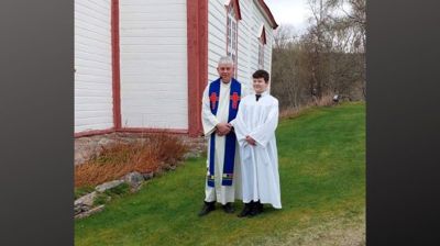 Sokneprest Rolf Steffensen og Benjamin Thomassen Pettersen.