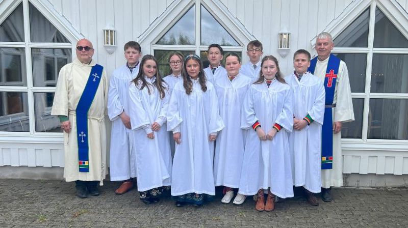 Fra v. Kateket i Lulesamisk område Edgar Stark Dobie-Njaastad, Tobias René Knutsen, Sunniva Lind Jakobsen, Ana Stella Katarina Blind, Marlene Ellingsen, Dan-Mario Kaino-Hestnes, Eline Susanne Solstrøm, Heike Jakobsen, Sofia Kjellbakk, Nikolai Mathias Knutsen Kalvåg, Sokneprest i lulesamisk område Rolf Steffensen.