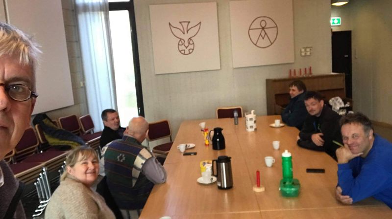 Felles lunsj i menighetsalen