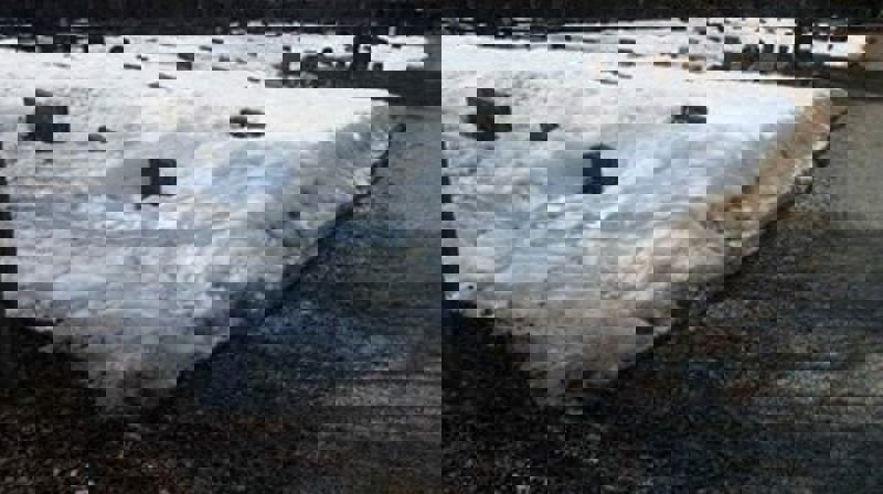 Fortsatt mye snø på kirkegårdene