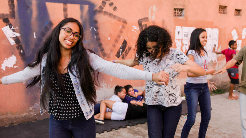 Ungdommer i Misjonsalliansens arbeid i Brasil. Bildet er fra et barnesenter i Sao Paulo.