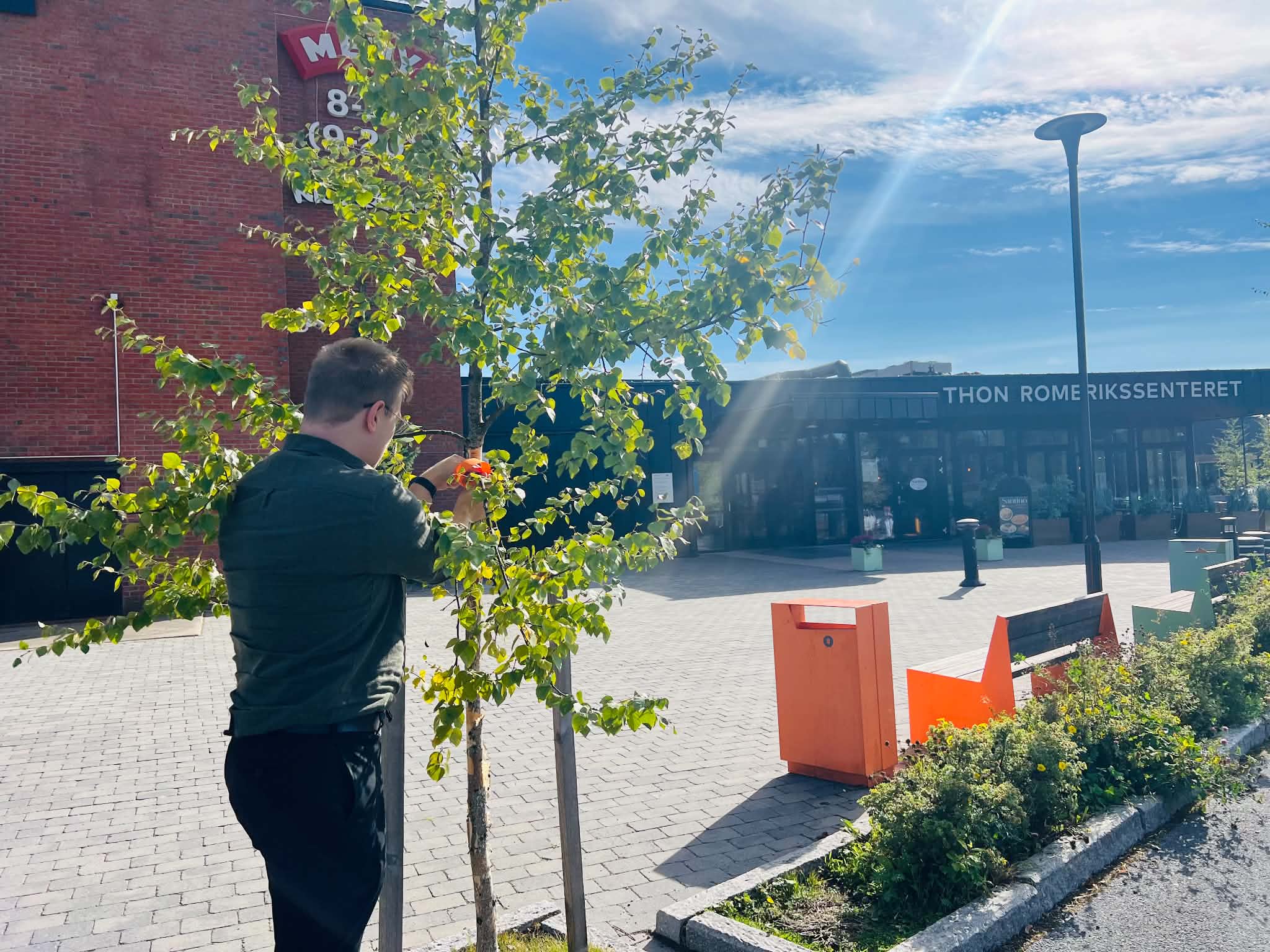 Knyt et bånd for livet- en markering for håp, omtanke og fellesskap