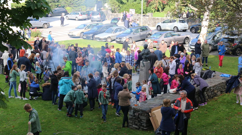 Eit glimt frå kyrkjekaffien ute i Rådhusparken i fjor.
