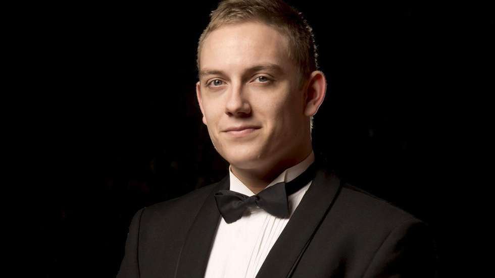 Bror Magnus Tødenes held konsert i Ulstein kyrkje 7. desember kl 19.00.