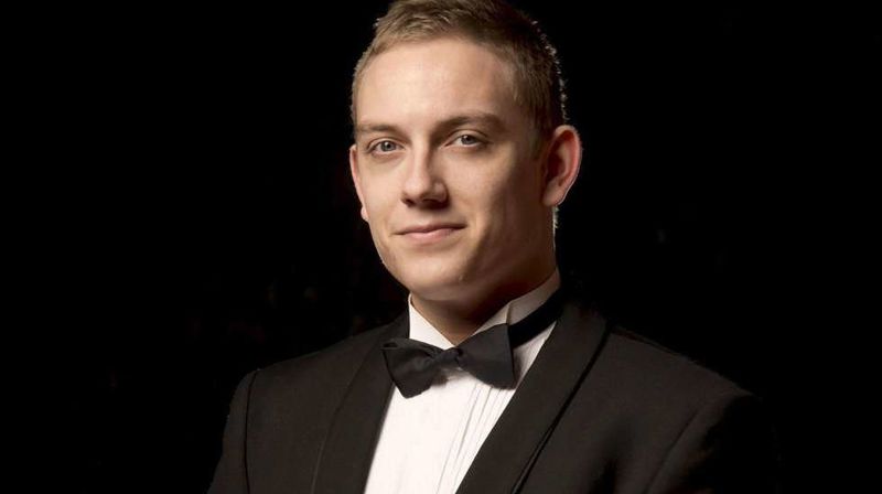 Bror Magnus Tødenes held konsert i Ulstein kyrkje 7. desember kl 19.00.