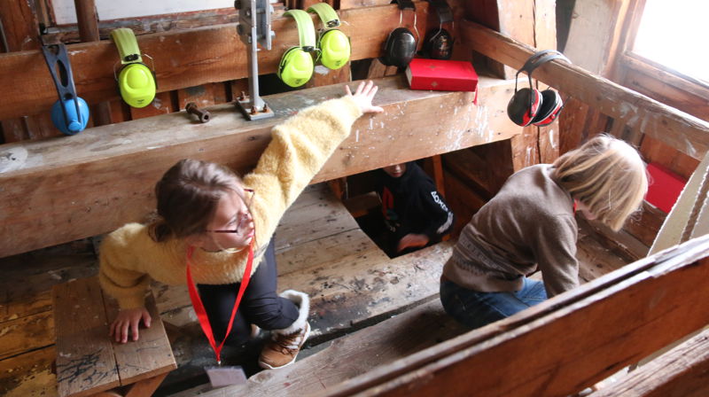 Tårnagentar utforsker kyrkjetårnet.