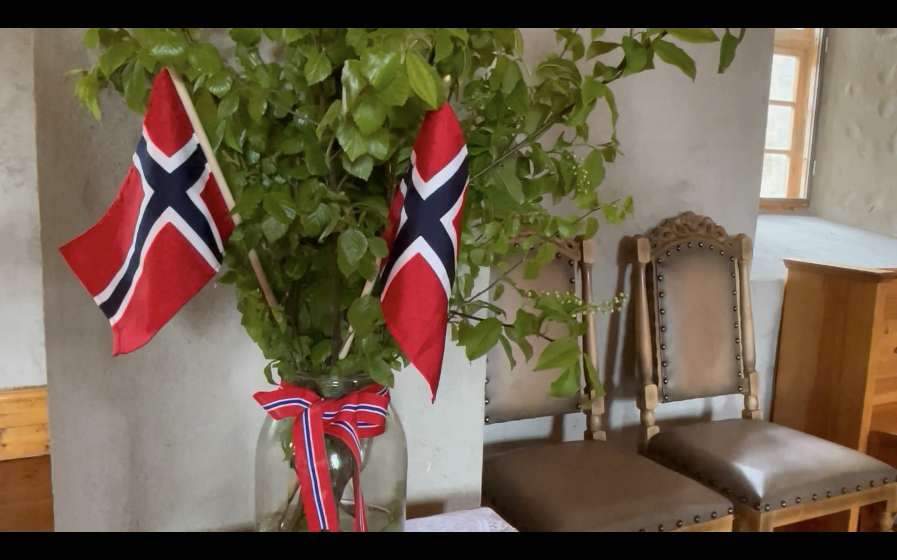 Helsing på Nasjonaldagen frå Bergsdalen kyrkje