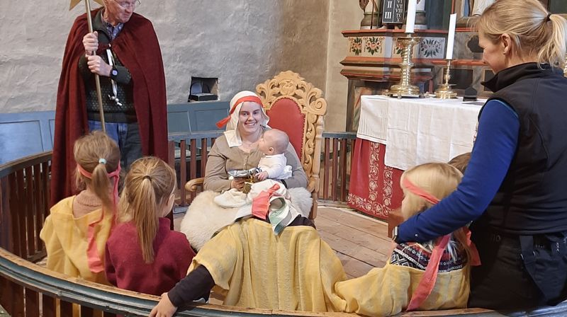 Besøk av barnehagene i kyrkja!