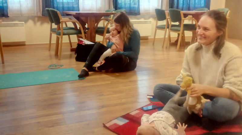 Babysong på grendekafeen!