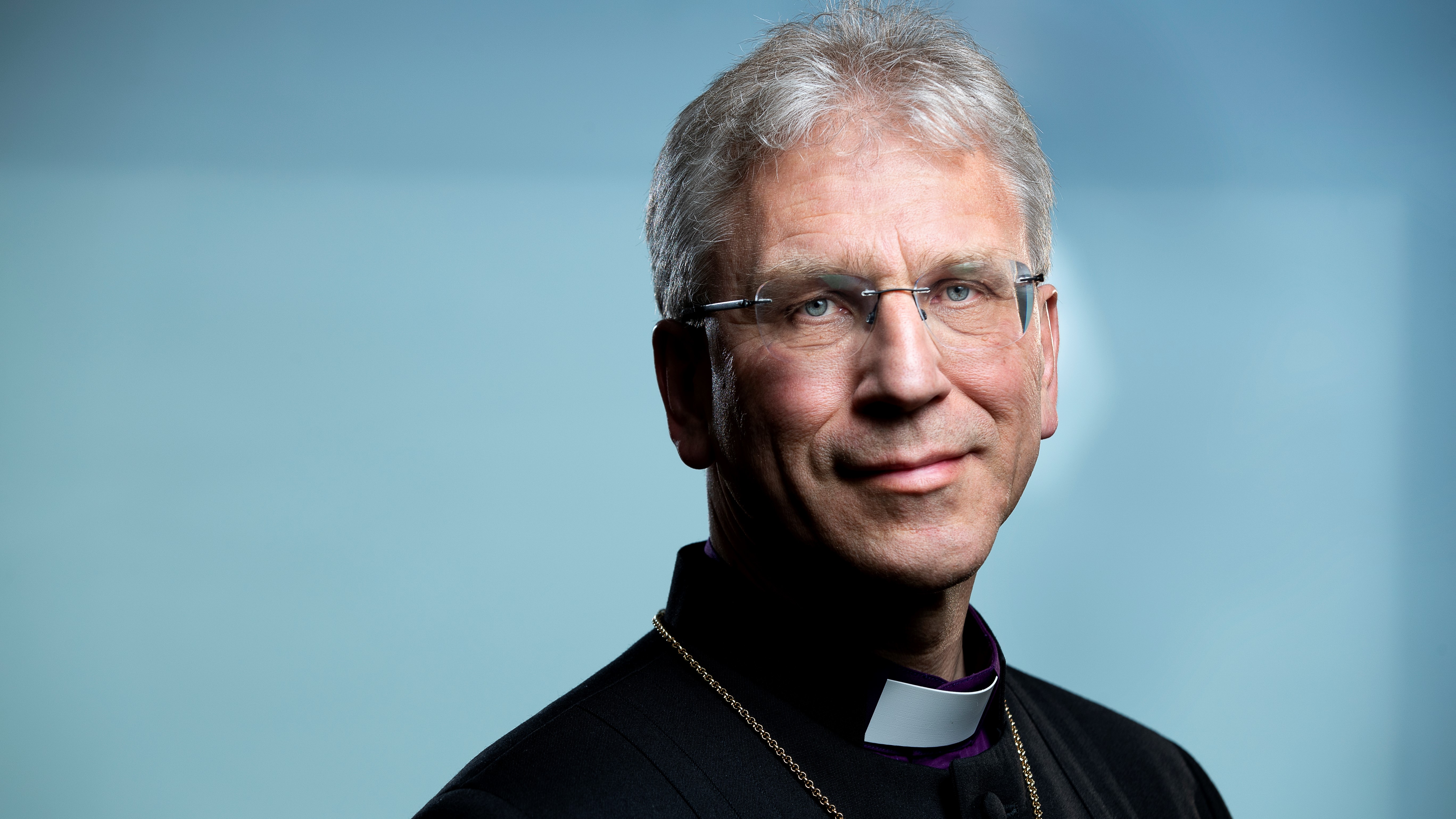 Preses Olav Fykse Tveit har signert avtalen på vegne av Den norske kirke