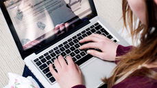 Konfirmantundervisning via nettet er en mulighet flere menigheter nå kan benytte. (Foto: sjomannskirken.no)