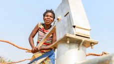 Susan, 33, har 6 barn og bor i Kasalaulo Village in Nchelenge, Luapula Province, Zambia. Foto: Jason Mulikita/Fairpictures/Kirkens nødhjelp.