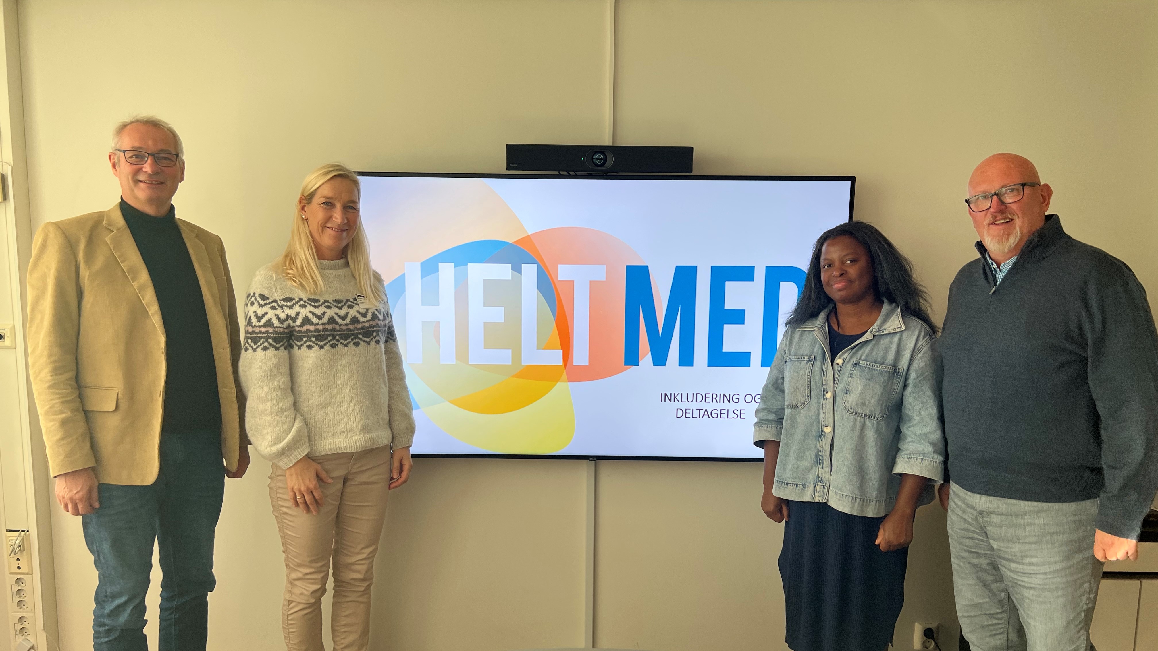 Nysignert avtale mellom Helt med og Den norske kirke. Fra venstre daglig leder Jarle Eknes, jobbskaper Marianne Kreutz, HR-sjef Maude Hals og spesialprest Rune Rasmussen. Foto: Den norske kirke