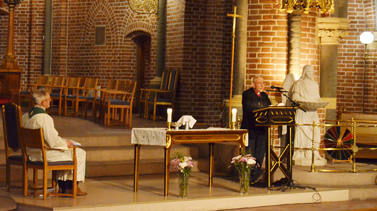 Munib Younan maner til fred og forsoning for alle i konflikten i Gaza, her i Trefoldighetskirken (Foto: Den norske kirke)