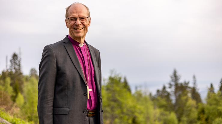 Biskop Olav Øygard gleder seg til å gå med bøsse på søndag. (Foto: Kirkerådet)