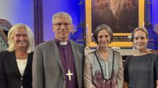 Glad for 103 søknader til kirkebevaring: KA-direktør Marit Halvorsen Hougsnæs, preses Olav Fykse Tveit, statsråd Kjersti Toppe og riksantikvar Hanna Geiran. Foto: Den norske kirke.