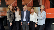 Deltakere i samtalen om Gud i amerikansk valgkamp: Debattleder Elin Ludvigsen, filmprodusent Tonje Hessen Schei, kirkerådsleder Harald Hegstad, kommentator Sigrid Rege Gårdsvoll og kommentator Christina Pletten. Foto: Den norske kirke.