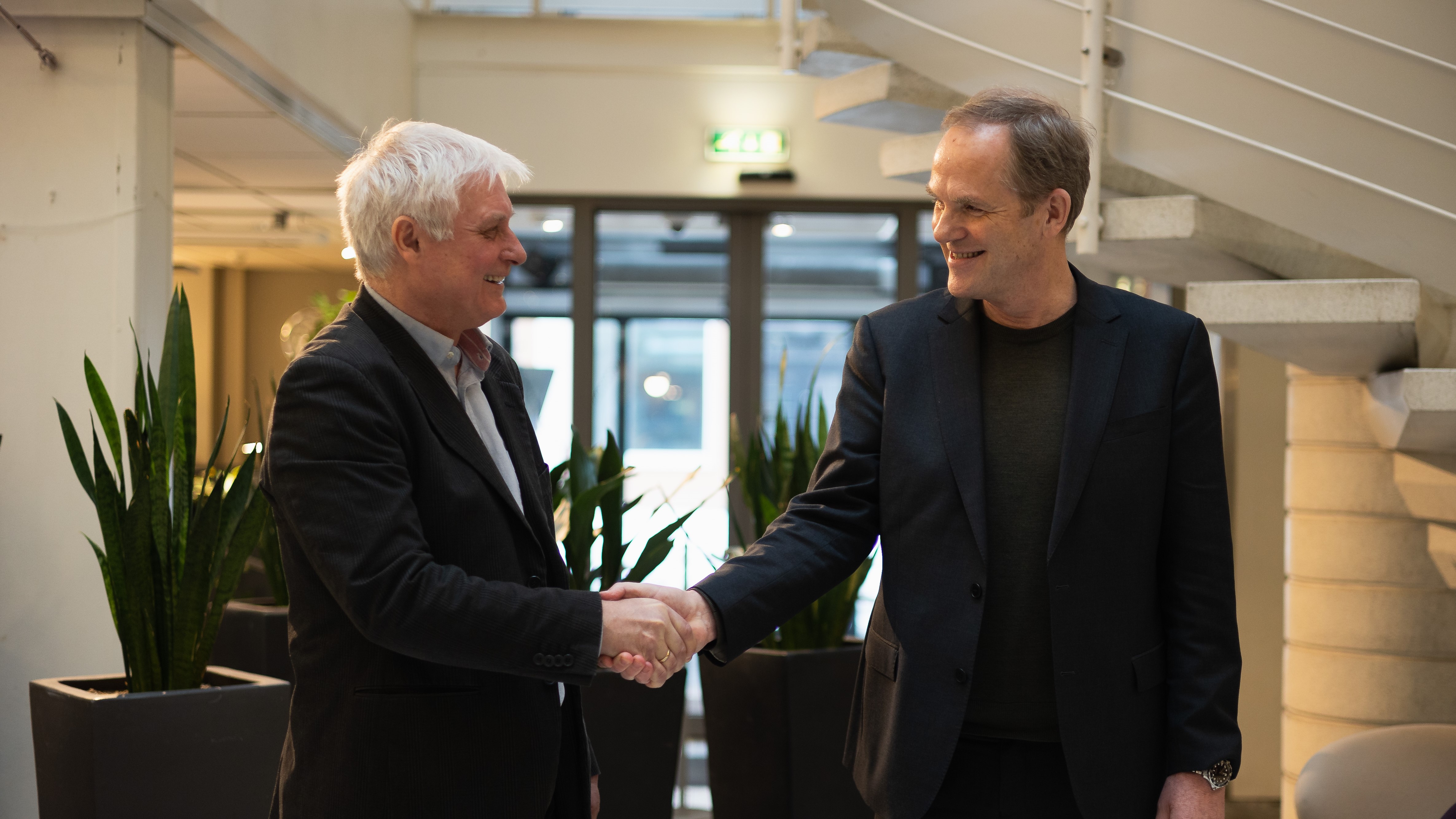 Dag Olav S&#230;ther som er daglig leder i Solidus og kirker&#229;dsdirekt&#248;r Ole Edvard Wold-Reitan signerte nylig samarbeidsavtale.  