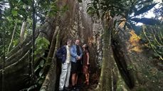 Religionsdialog i regnskogen, Gunaketu Kjønstad, buddhist, Einar Tjelle, kristen og Zhira Beck, jøde. (Foto: Privat)