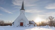 Lakeselv kirke i Finnmark. Illustrasjonsfoto: Rett Vest AS / Den norske kyrkja.