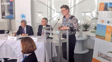 Klima- og miljøminister Tine Sundtoft lanserte 11. desember et nytt initiativ kalt “The 1 Giga Ton Coalition”. Koalisjonen består foruten Norge av FNs miljøprogram (UNEP), Storbritannia, Kenya og den internasjonale organisasjonen for fornybar energi (IRENA).Gigatonnkoalisjonen vil hjelpe utviklingslandene til å måle og rapportere reduserte klimagassutslipp fra satsing på fornybare energikilder og energieffektivisering, og ambisjonen er å dokumentere reduserte klimagassutslipp på 1 gigatonn pr. år. Foto: Einar Tjelle