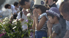 Deltakere under minnemarkeringen i Hiroshima 6. august ba for de etterlatte og et forbud mot atomvåpen. Foto: Paul Jeffrey/Kirkenes verdensråd