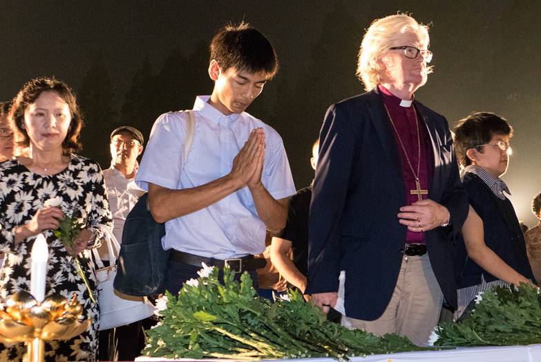 Biskop Tor B. Jørgensen, Sør-Hålogaland bispedømme, under en minneseremoni etter atombomben i Nagasaki. Foto: Kirkenes verdensråd/Johannes Minkus 
