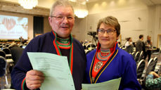 Dagleg leiar i Sørsamisk kyrkjelyd, Monica Kappfjell og leiar i soknerådet, Sigfred Jåma var glade over det samrøystes vedtaket på Kyrkjemøtet i Trondheim 14. april.