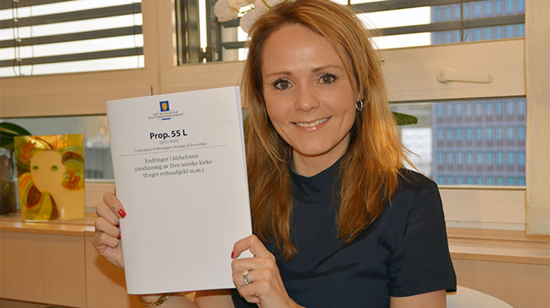 Kulturminister Linda Hofstad Helleland presenterte 5. februar lovproposisjon om endringer i Kirkeloven. (Foto: Ketil Frøland / Kulturdepartementet)