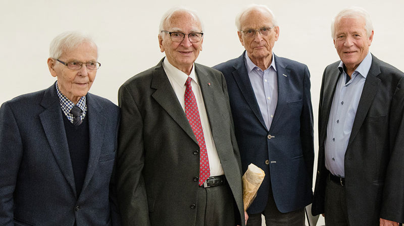 En rekke tidligere biskoper deltok ved markeringen av Bispemøtets 100 års jubileum i Oslo 16. oktober. Fra venstre: Ole Nordhaug (biskop i Møre 1983–1991), Andreas Aarflot (biskop i Borg 1976–1977 og biskop i Oslo 1977–1998), Georg Hille (biskop i Hamar (1974–1993) og Ole D. Hagesæther (biskop i Bjørgvin 1994–2008). (Foto: Bispemøtet/Hege Flo Øfstaas)