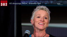 Skjermkopi fra NRK’s "Salmeboka minutt for minutt" - Salmen fremføres av gruppen Vadested med Siri Nordli Leirvik som solist.