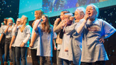 Vil du være med på kirkens storsamling - til en billig penge? (Illustrasjonsfoto fra Trospplæringskonferansen 2013).