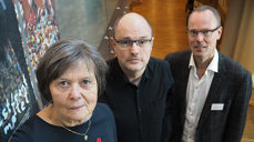 Biskop Helga Haugland Byfuglien, avdelingsdirektør Øystein Dahle i KA og avdelingsdirektør Ole Inge Bekkelund i Kirkerådet beklager at den nye personvernlovgivningen fører til at barn heretter vil bli døpt «anonymt». (Foto: KA)