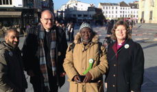 Mellomkirkelig råd for Den norske kirke har i samarbeid med Norges Kristne Råd og Samarbeidsråd for tros - og livssynssamfunn deltatt på FNs klimatoppmøter med tverreligiøse delegasjoner siden 2011. Her fra toppmøtet i Paris høsten 2015. Fra venstre sees Ghulam Abbas fra Islamsk Råd Norge, Einar Tjelle fra Mellomkirkelig råd, Ibrahim Saidy fra Islamsk Råd Norge, og Ingeborg Midttømme, biskop i Møre, Den norske kirke. Foto: Mellomkirkelig råd