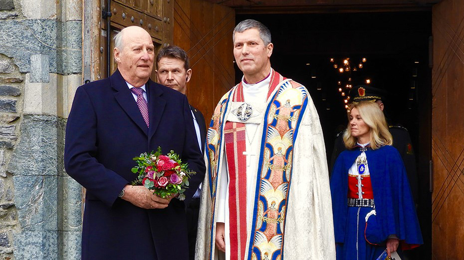 Hans Majestet Kongen og biskop Ivar Braut etter vigslingsgudstjenesten. Foto: Sven Gj Gjeruldsen, Det kongelige hoff