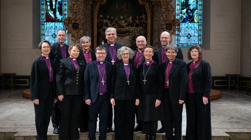 Februar 2024: biskop Kari Mangrud Alvsvåg, biskop Ole Kristian Bonden, biskop Ragnhild Jepsen, biskop Herborg Finnset, biskop Svein Valle, preses Olav Fykse Tveit, biskop Kari Veiteberg, biskop Jan Otto Myrseth, biskop Anne Lise Ådnøy, biskop Olav Øygard, biskop Stein Reinertsen, biskop Ingeborg Midttømme. Foto: Kirkerådet