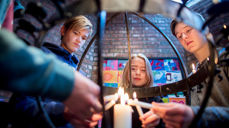 Lysgloben symboliserer verden, en klode vi alle har ansvar for. (Foto: Bo Mathisen)
