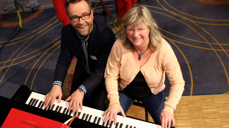 Godt samspill på årets Kirkemøte mellom kirkemusikerne Geir Ivar Bjerkestrand og Tone Synnøve Øygard Steinkopf.