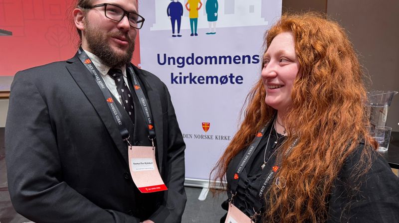 Rasmus Elias Myklebust og Henriette Bøe på Ungdommens kirkemøte. (Foto: Den norske kirke)