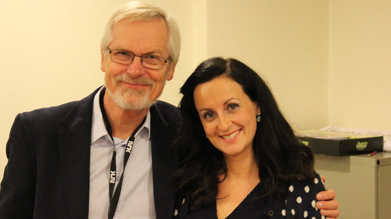 Vidar Kristensen, prosjektleiar for salmeboka hjå Kyrkjerådet, saman med programleiar for "Salmeboka minutt for minutt", Camilla Tjønn Thingvoll.
