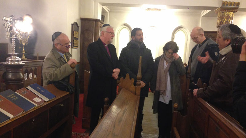 Leder for Det Mosaiske Trossamfund, Ervin Kohn, biskop i Oslo, Ole Christian Kvarme, generalsekretær for Islamsk Råd Norge, Mehtab Afsar, generalsekretær i Mellomkirkelig råd, Berit Hagen Agøy,  seniorrådgiver i Mellomkirkelig råd Jon Aalborg  og Michael Gritzman, styremedlem i Det Mosaiske Trossamfund.