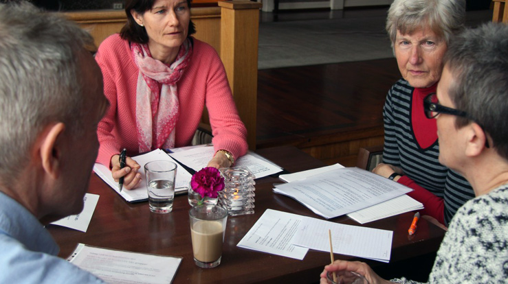 Temaene som tas opp i gudstjenestene i forbindelse med reformasjonsmarkeringen, egner seg godt til gruppesamtaler. (Illustrasjonsfoto: k-stud.no)