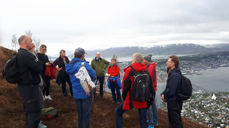 Rådgivere på Fløyfjellet i norsk ruskevær. (Foto: Knut Hallen)