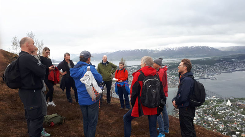 Rådgivere på Fløyfjellet i norsk ruskevær. (Foto: Knut Hallen)